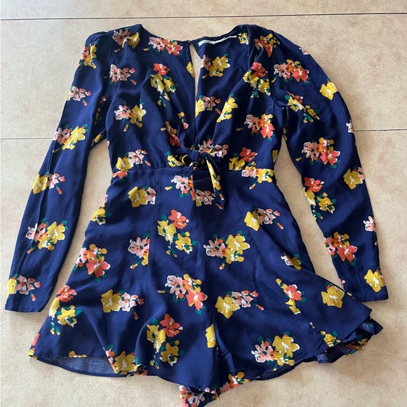 Kimchi Blue Maddie Plunging Tie-Front Romper - Picture 6 of 14